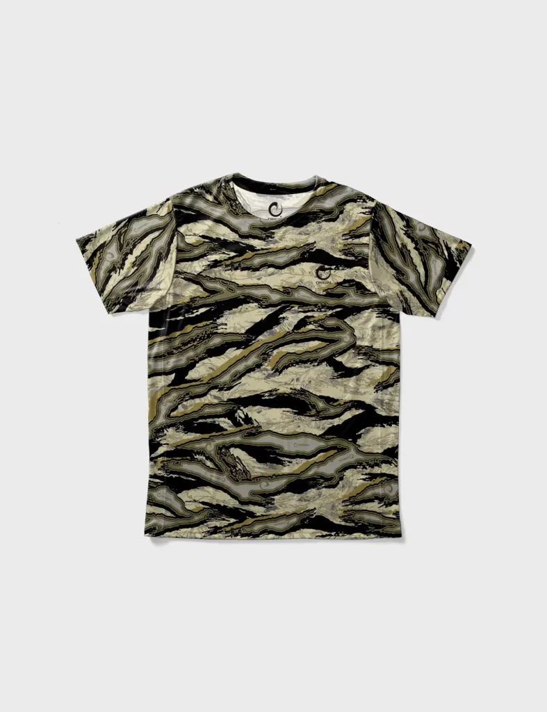 Crew neck t-shirt in camo pattern.