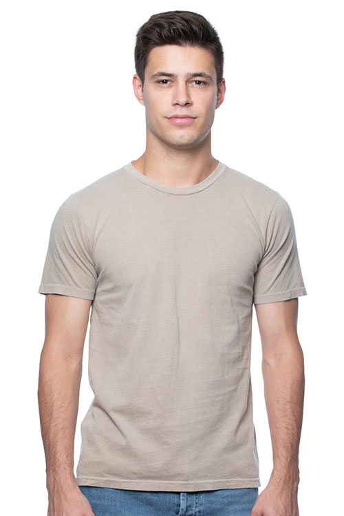 Young man wearing gey-beige t-shirt with front pocket.
